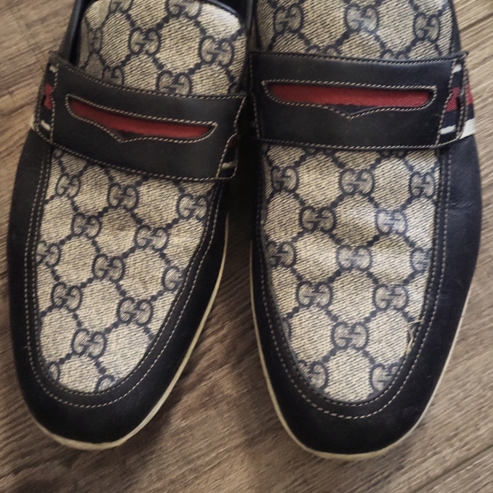 Man's Gucci shoes size 9us